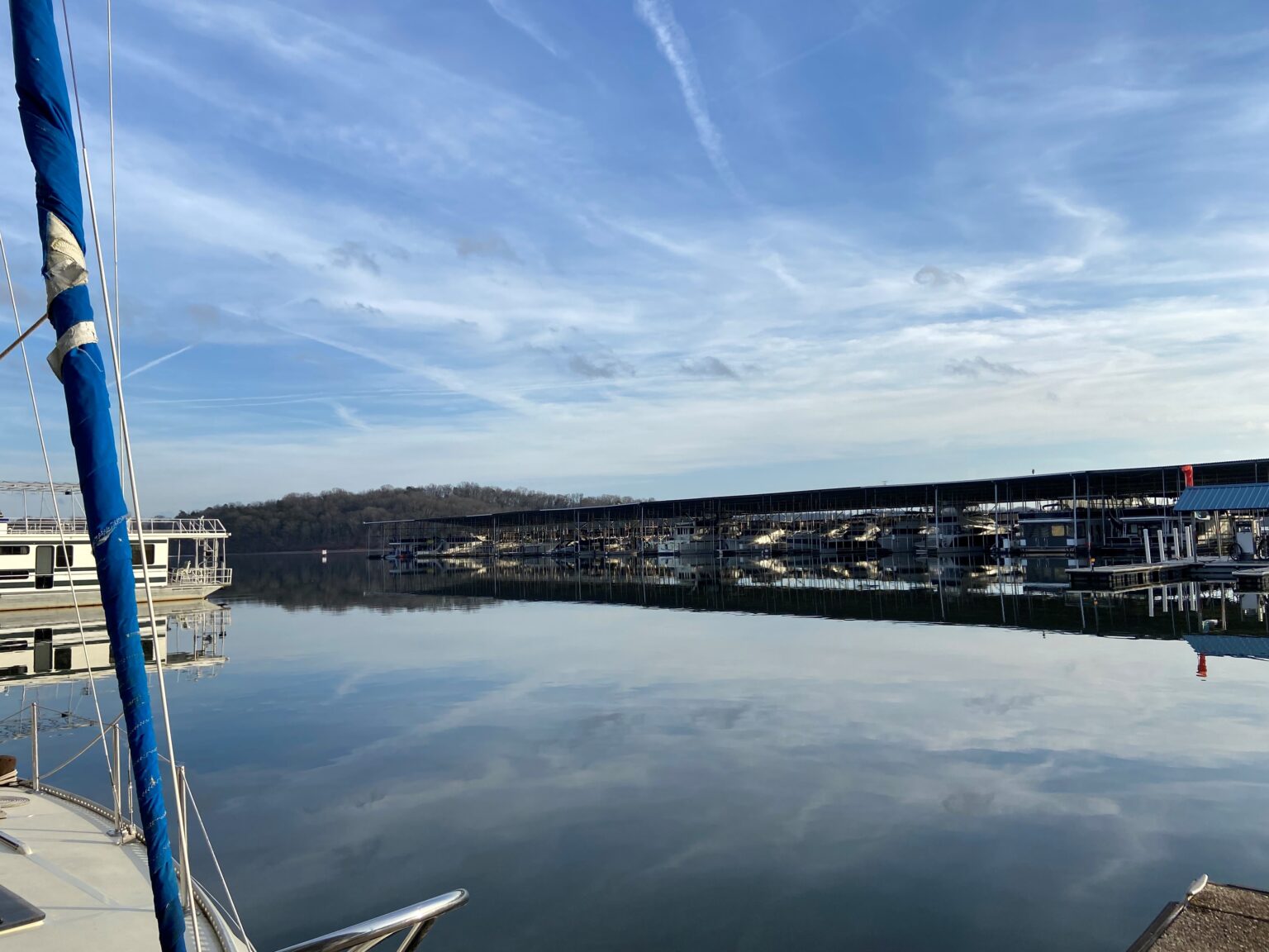 DRY STORAGE - Fort Loudon Marina