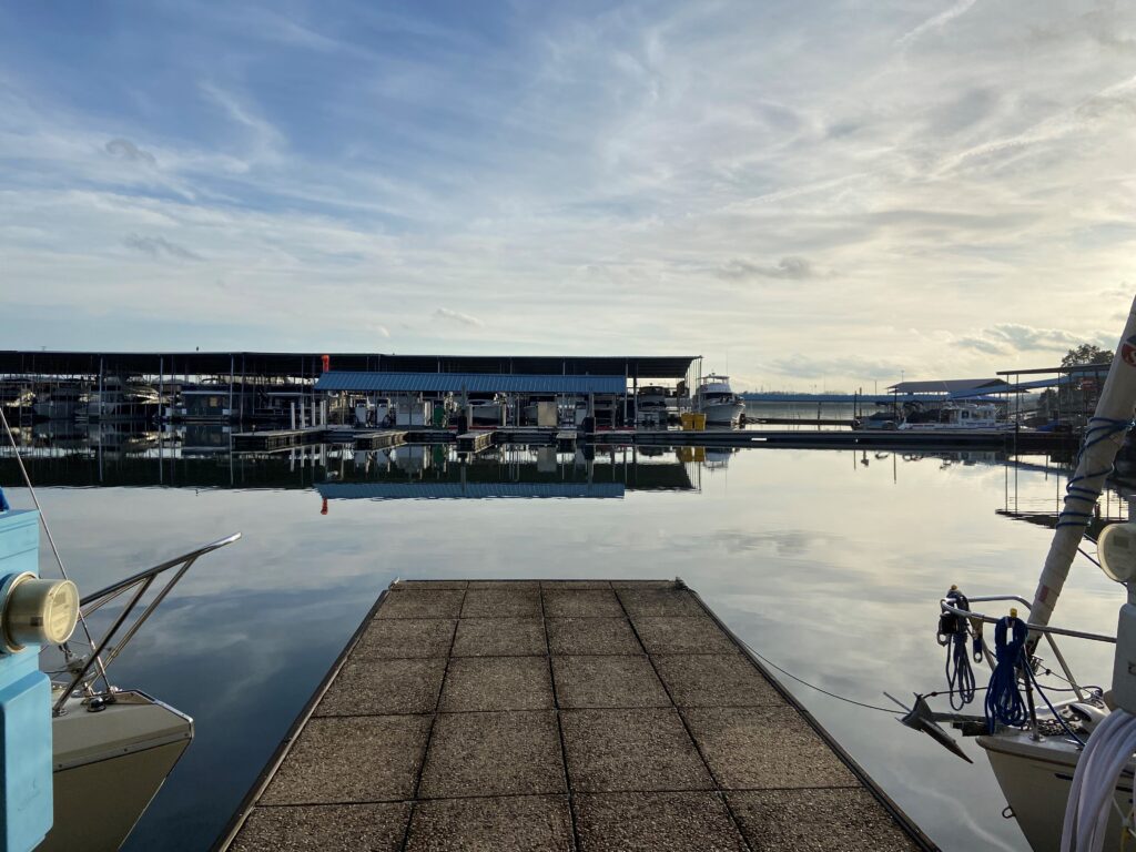 DRY STORAGE - Fort Loudon Marina